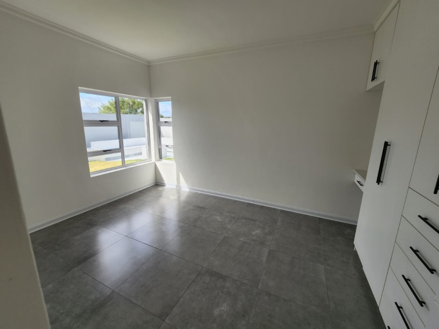 To Let 3 Bedroom Property for Rent in Aston Bay Eastern Cape